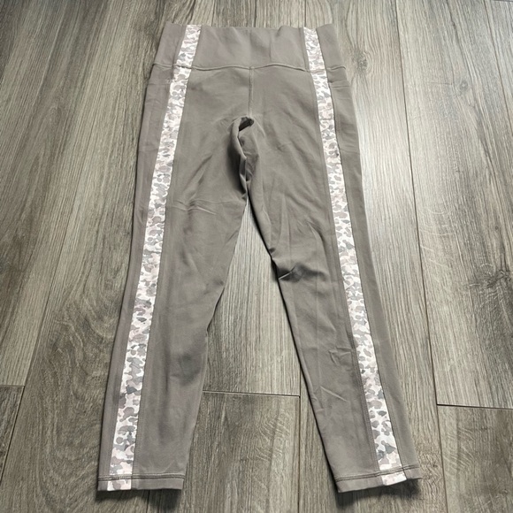 Athleta‎ Salutation Stash Pocket II Serene 7/8 Leggings - Picture 2 of 7